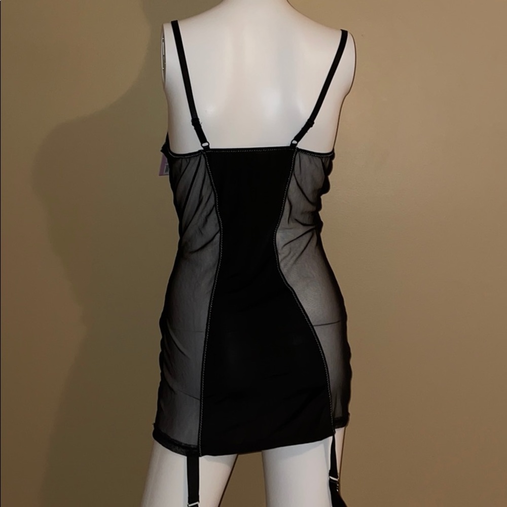 Mesh Ruffle Trimmed Garter - Picture 4 of 7
